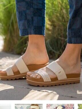 Reef Women's Cushion Vista High Platform Slide Sandals